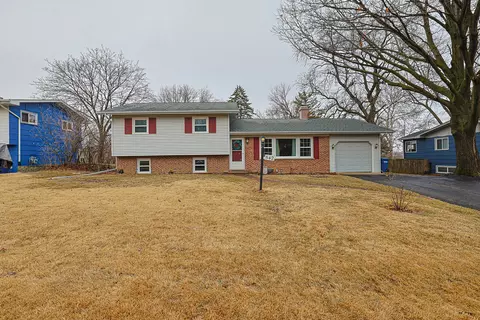 542 Gamble Dr, Lisle, IL 60532