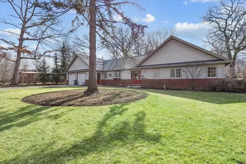50 W Blodgett Ave, Lake Bluff, IL 60044