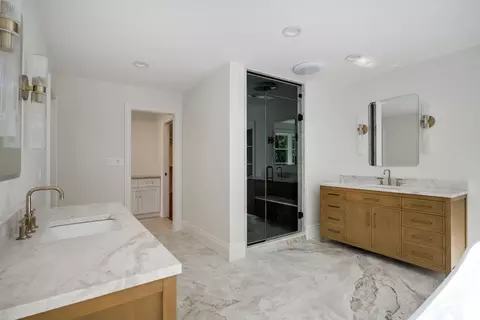 Bath - 809 Lenox Rd, Glenview, IL 60025 photo 4 of 10