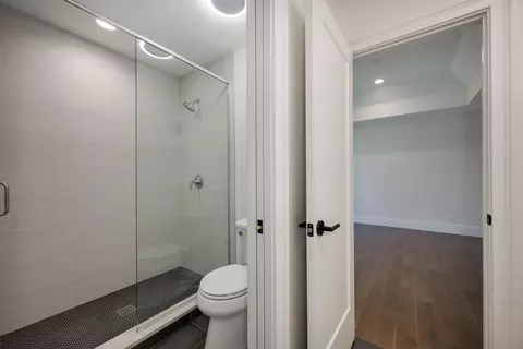 Bath - 809 Lenox Rd, Glenview, IL 60025 photo 8 of 10