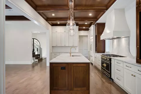 Kitchen - 809 Lenox Rd, Glenview, IL 60025 photo 8 of 14