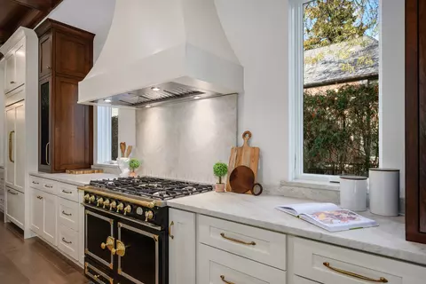 Kitchen - 809 Lenox Rd, Glenview, IL 60025 photo 10 of 14