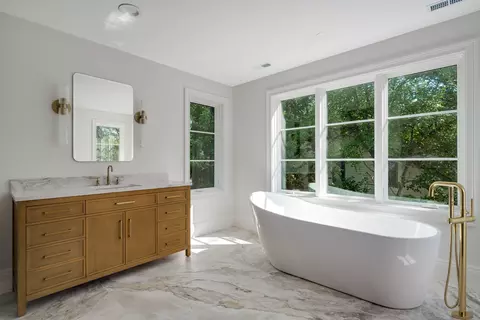 Bath - 809 Lenox Rd, Glenview, IL 60025 photo 3 of 10