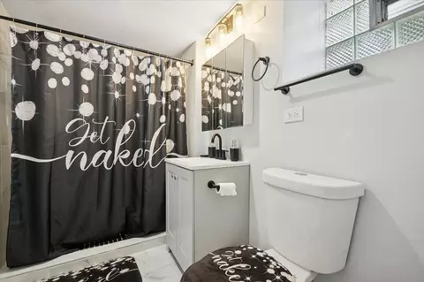 Bath - 2052 E 80th St, Chicago, IL 60617 photo 4 of 4