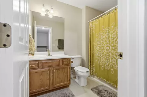 Bath - 811 Landau Ln, Normal, IL 61761 photo 2 of 5