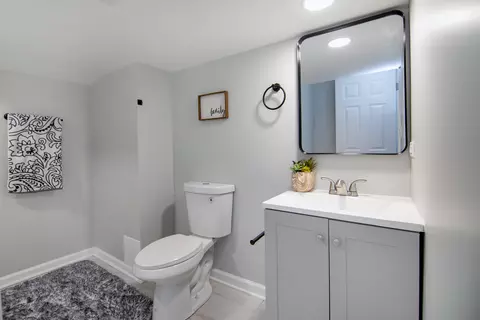 Bath - 14819 Evers St, Dolton, IL 60419 photo 3 of 5