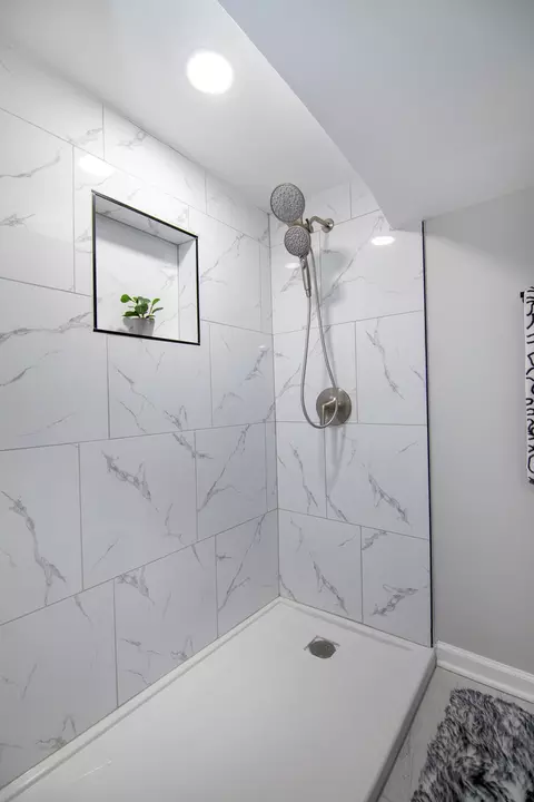 Bath - 14819 Evers St, Dolton, IL 60419 photo 5 of 5