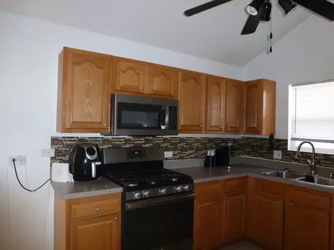 Kitchen - 16212 Trumbull Ave, Markham, IL 60428 photo 2 of 3