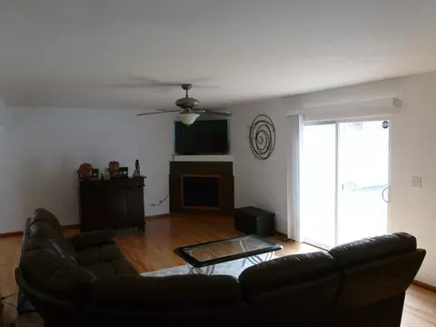 Living - 16212 Trumbull Ave, Markham, IL 60428 photo 3 of 5