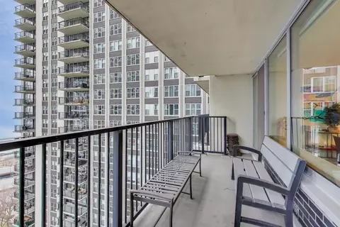 Exterior - 400 E Randolph St #2425, Chicago, IL 60601 photo 3 of 15