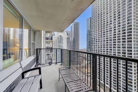 Exterior - 400 E Randolph St #2425, Chicago, IL 60601 photo 2 of 15