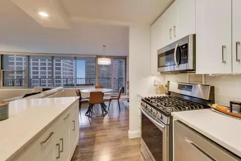 Kitchen - 400 E Randolph St #2425, Chicago, IL 60601 photo 3 of 3