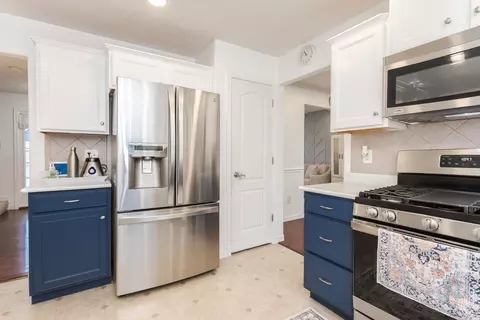 Kitchen - 3225 Marimarsh Ln, Normal, IL 61761 photo 4 of 5