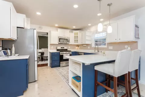 Kitchen - 3225 Marimarsh Ln, Normal, IL 61761 photo 5 of 5