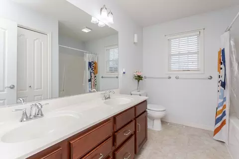 Bath - 3225 Marimarsh Ln, Normal, IL 61761 photo 3 of 4