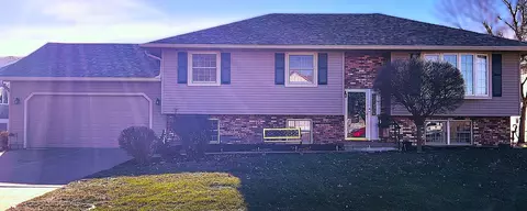 805 W Spring St, Eldridge, IA 52748