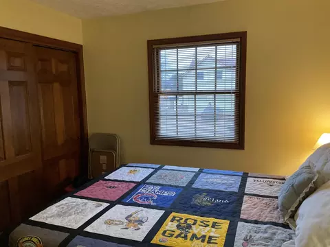 Bedroom - 805 W Spring St, Eldridge, IA 52748 photo 3 of 4