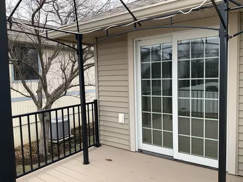 Exterior - 805 W Spring St, Eldridge, IA 52748 photo 2 of 6