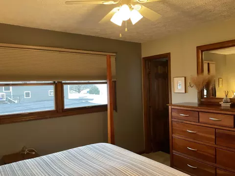 Bedroom - 805 W Spring St, Eldridge, IA 52748 photo 2 of 4