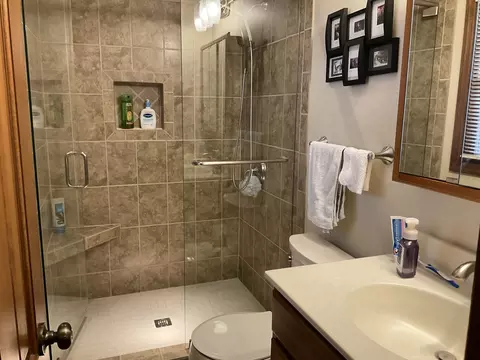 Bath - 805 W Spring St, Eldridge, IA 52748 photo 1 of 2