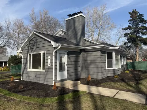 615 Polo Dr, Wheaton, IL 60187