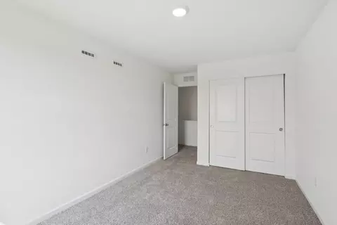 Bedroom - 1812 Overland Dr, Plainfield, IL 60586 photo 9 of 12