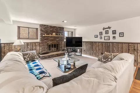 Living - 501 S Cherry St, Itasca, IL 60143 photo 2 of 4