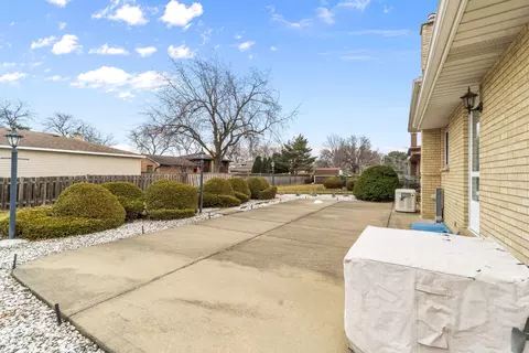 Exterior - 501 S Cherry St, Itasca, IL 60143 photo 3 of 4