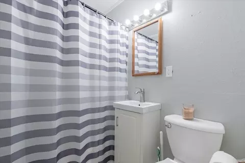 Bath - 1108 Hovey Ave, Normal, IL 61761 photo 1 of 1