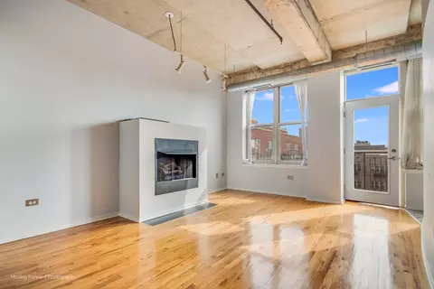 Living - 6 S Laflin St #923, Chicago, IL 60607 photo 2 of 5