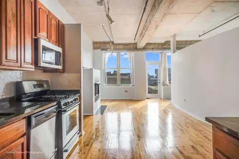 Living - 6 S Laflin St #923, Chicago, IL 60607 photo 1 of 5