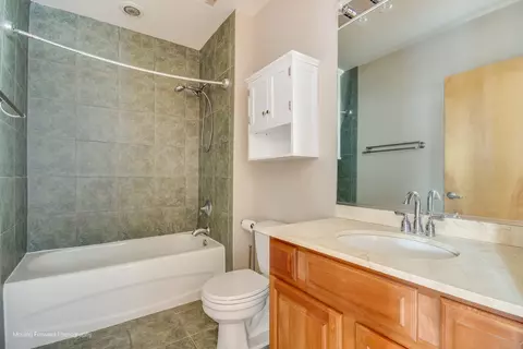 Bath - 6 S Laflin St #923, Chicago, IL 60607 photo 1 of 1