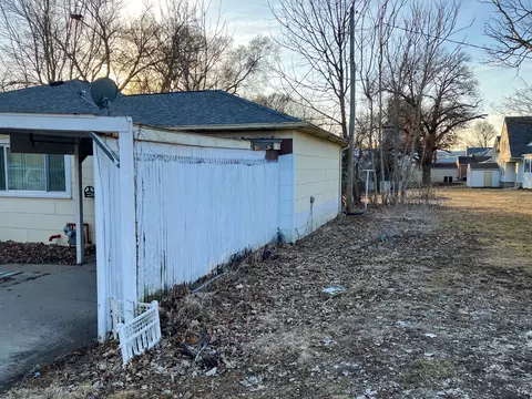 Exterior - 513 E Main St, Morrison, IL 61270 photo 5 of 6