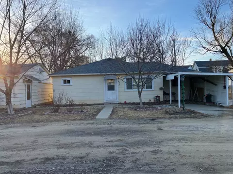 Exterior - 513 E Main St, Morrison, IL 61270 photo 3 of 6