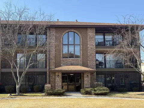 11116 Heritage Dr #3B, Palos Hills, IL 60465