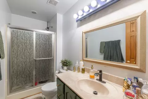 Bath - 5 Echo Hill Rd, Oakwood Hills, IL 60013 photo 1 of 2