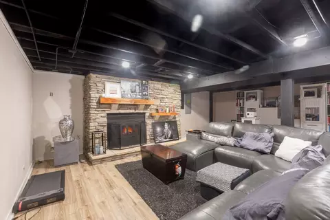 Living - 5 Echo Hill Rd, Oakwood Hills, IL 60013 photo 4 of 4