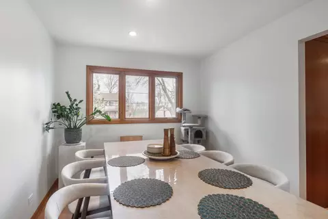 Dining - 5 Echo Hill Rd, Oakwood Hills, IL 60013 photo 2 of 2