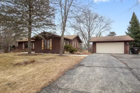 5 Echo Hill Rd, Oakwood Hills, IL 60013