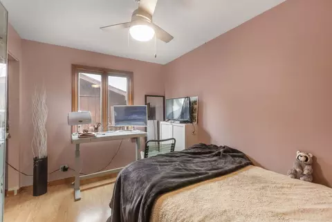 Bedroom - 5 Echo Hill Rd, Oakwood Hills, IL 60013 photo 1 of 2