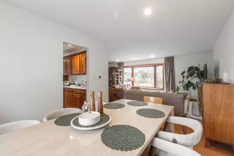 Dining - 5 Echo Hill Rd, Oakwood Hills, IL 60013 photo 1 of 2