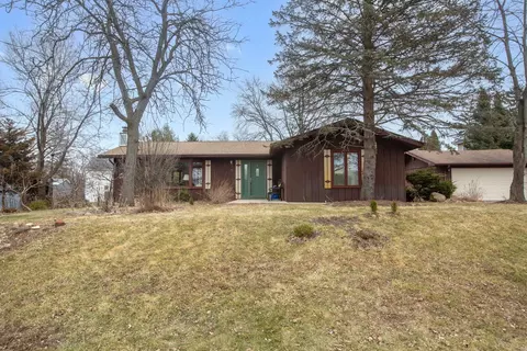 Exterior - 5 Echo Hill Rd, Oakwood Hills, IL 60013 photo 1 of 3