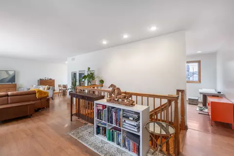 Entry Way - 5 Echo Hill Rd, Oakwood Hills, IL 60013 photo 1 of 1