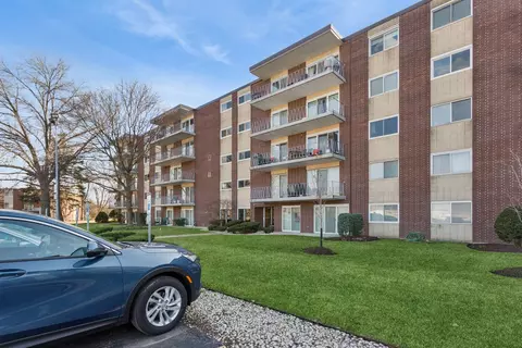 2900 Maple Ave #4D, Downers Grove, IL 60515