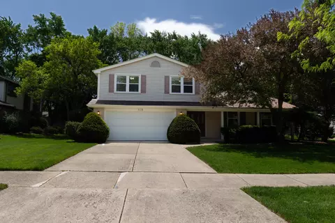 610 Pawnee Ln, Naperville, IL 60563