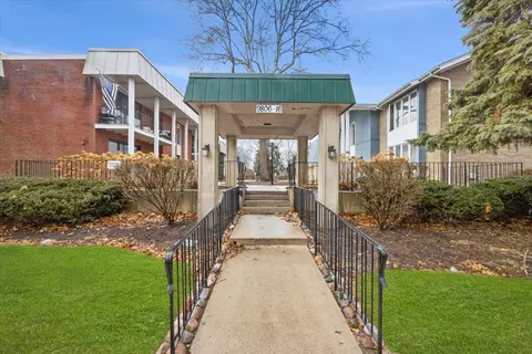9808 S Karlov Ave #D, Oak Lawn, IL 60453