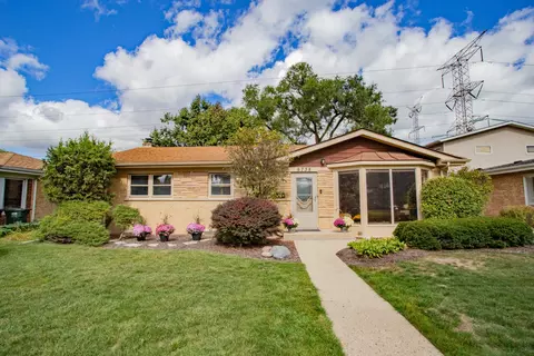 5738 Lyons St, Morton Grove, IL 60053
