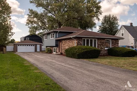 10956 S Nagle Ave, Worth, IL 60482