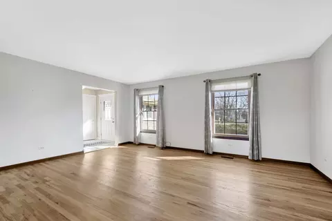 Living - 6106 Western Ave, Willowbrook, IL 60527 photo 4 of 6