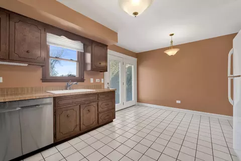 Kitchen - 6106 Western Ave, Willowbrook, IL 60527 photo 2 of 3